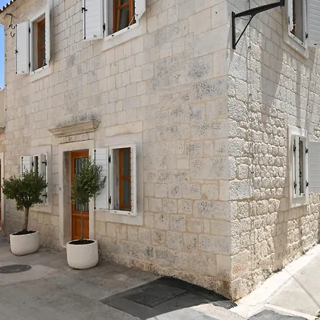 Milan Luxury 特罗吉尔