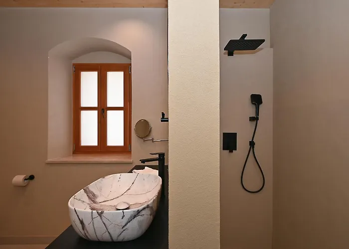 Milan Luxury * 特罗吉尔